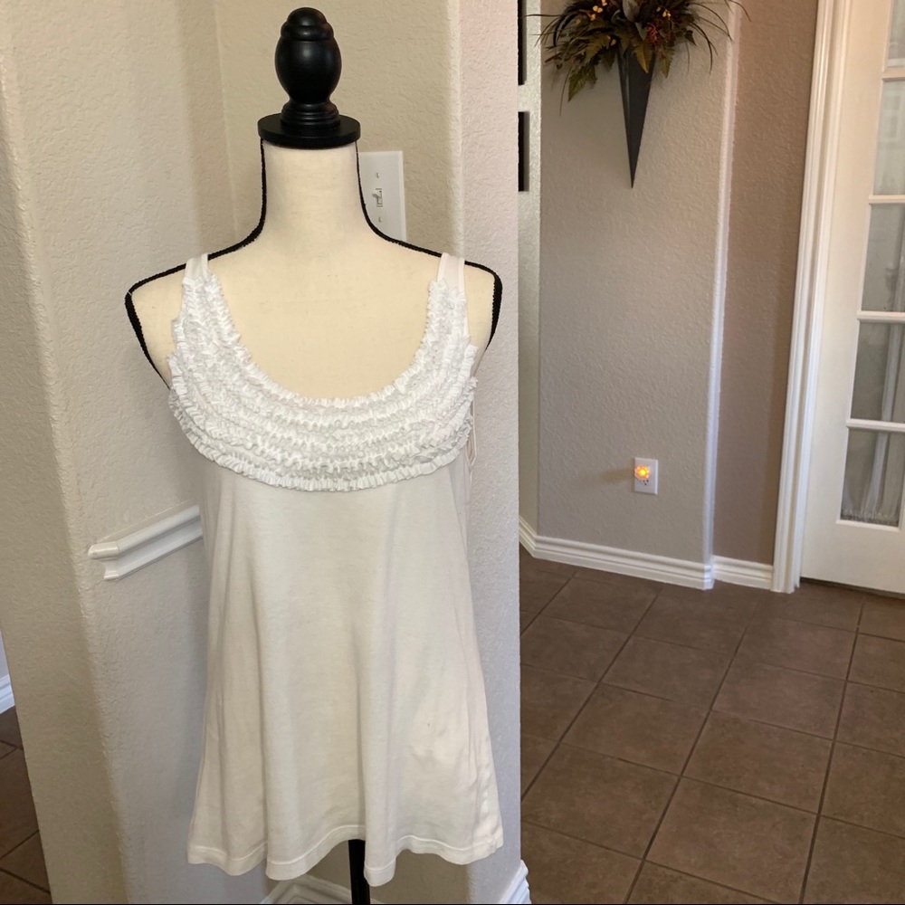 Bison Bisou white ruffled sleeveless top tank Size XL